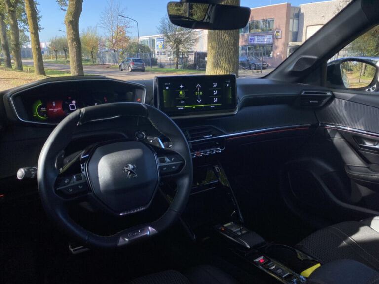 peugeot-208-10-1000x750