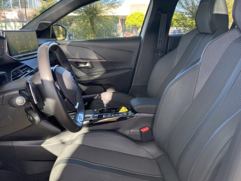 peugeot-208-11-1000x750