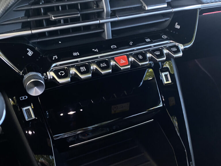 peugeot-208-14-1000x750