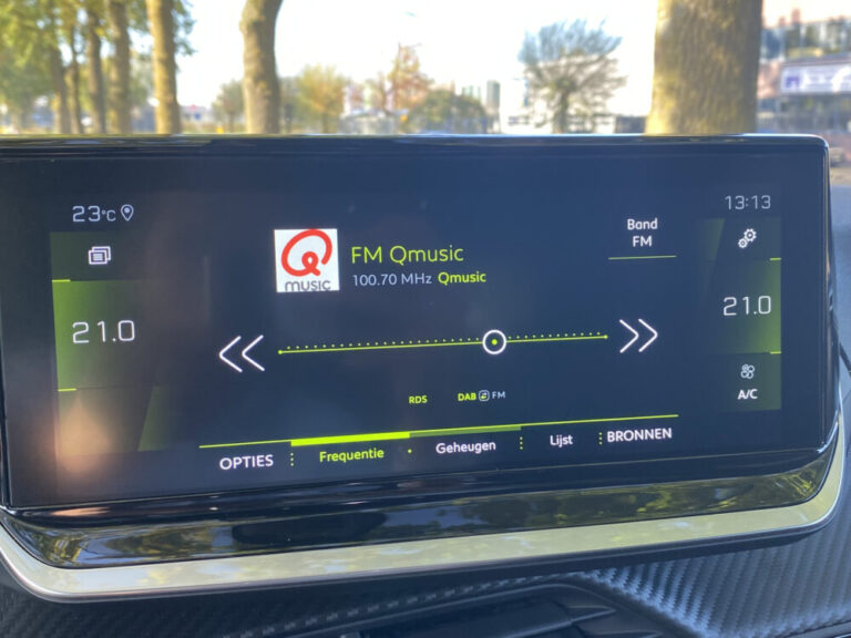 peugeot-208-15-1000x750