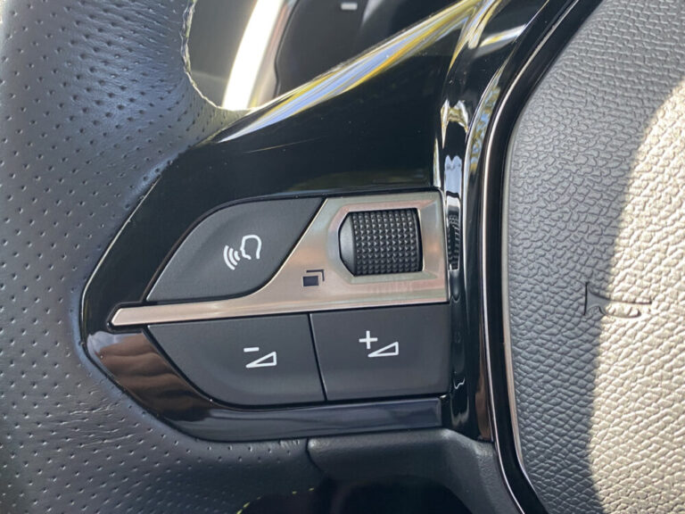 peugeot-208-23-1000x750