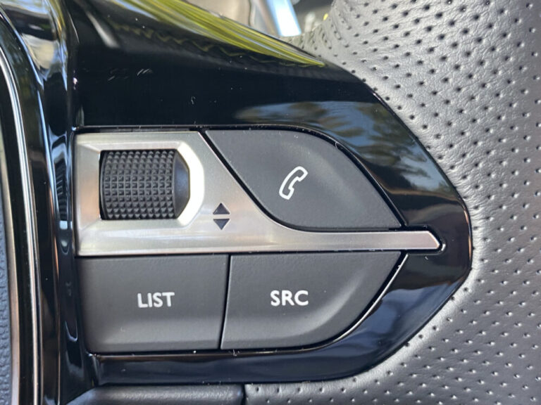 peugeot-208-24-1000x750